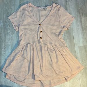 Cloud dancer, cotton t-shirt, in color pink, and size juniors XS.